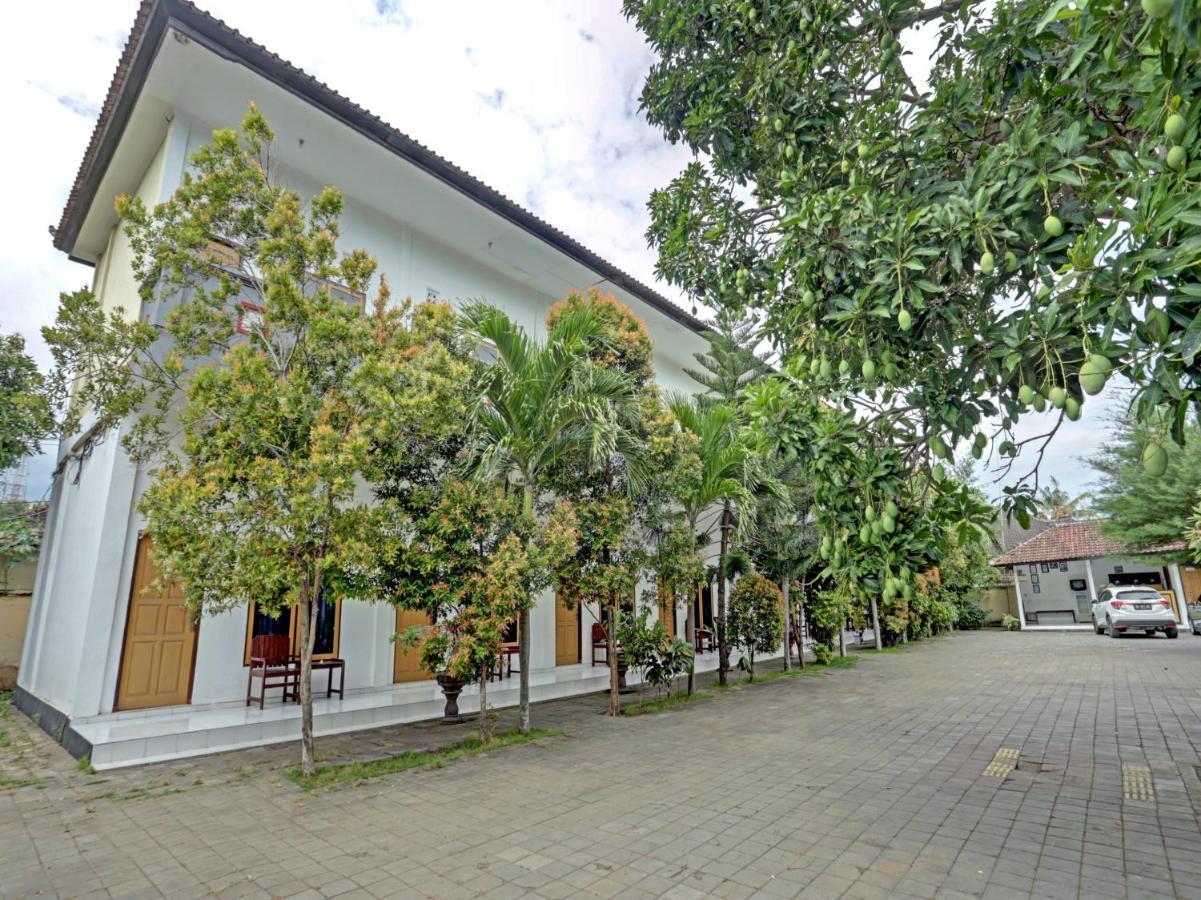 Oyo 3096 Hotel Dewi Warsiki Gilimanuk Exteriör bild